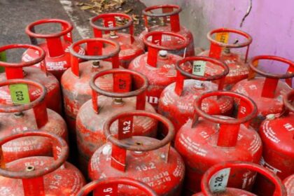 LPG Cylinder Prices Increased Again: महंगाई की एक और मार... अब चुकाने होंगे इतने.