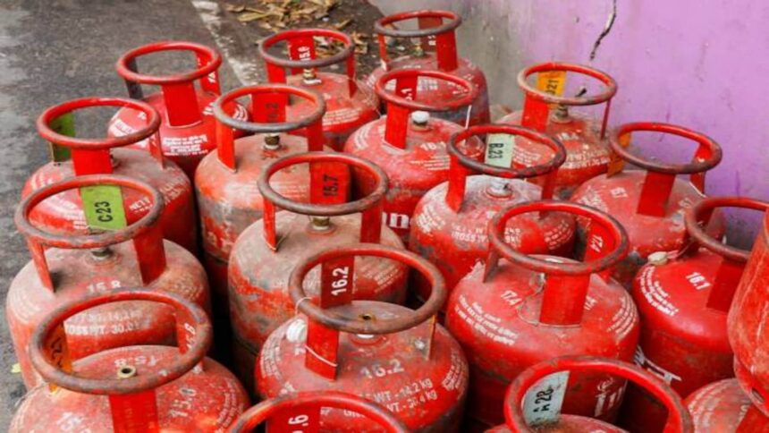 LPG Cylinder Prices Increased Again: महंगाई की एक और मार... अब चुकाने होंगे इतने.